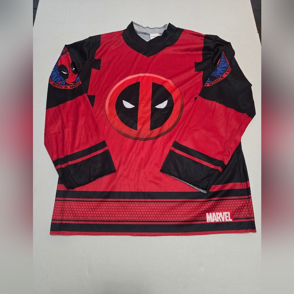Marvel Deadpool Long Sleeve Jersey Tee EUC